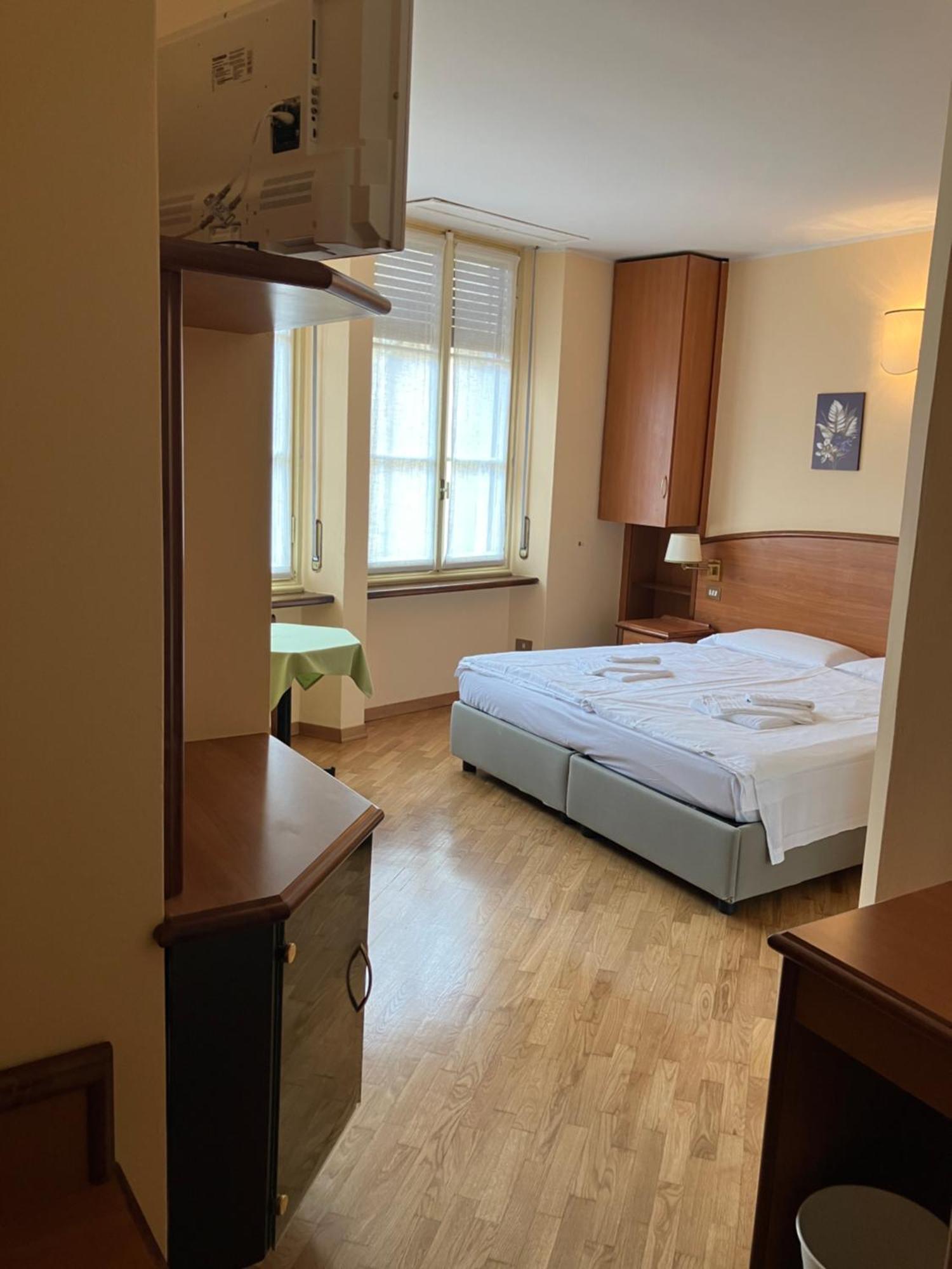 Hotel Saini With Air Conditioning Stresa Exterior photo